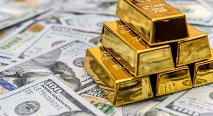 ارتفاع أسعار الدولار وسط هبوط الذهب