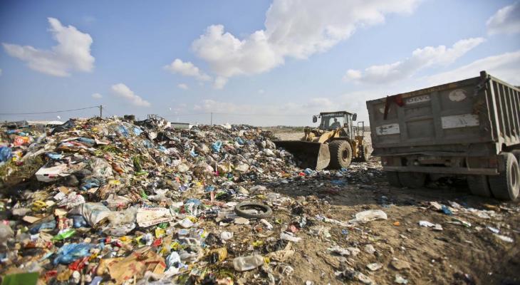 بلدية غزّة تُحذر من توقف العمل في مكب النفايات بمنطقة جحر الديك 