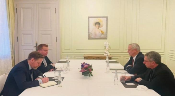 غانتس يلتقي نائبة الرئيس الأمريكي ومسؤولين أوروبيين.jpeg