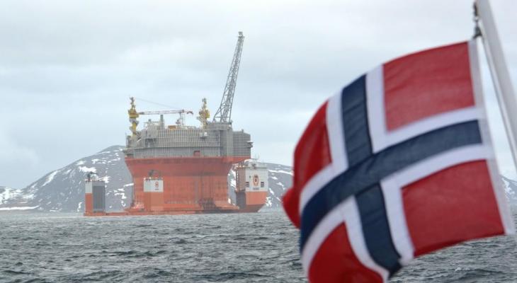 رئيس الوزراء النرويجي يُعلن تجميد استثمارات صندوق النفط في روسيا