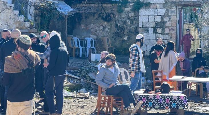بالفيديو: شرطة الاحتلال تحاول إزالة مكتب المتطرف إيتمار بن غفير في حي الشيخ جراح