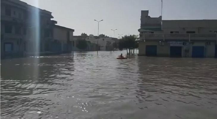 بالفيديو: ليبيا.. واد يسيل مثل نهر ومدينة تتحول إلى ما يشبه البندقية