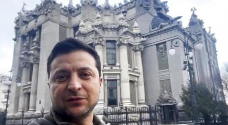 زيلينسكي من قصر الرئاسة في كييف: أنا لا أختبئ ولا أخاف من أحد