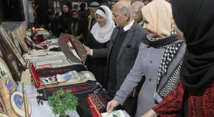 غزة: البلدية تفتتح بازاراً تراثياً إحياءً للذكرى الـ46 ليوم الأرض