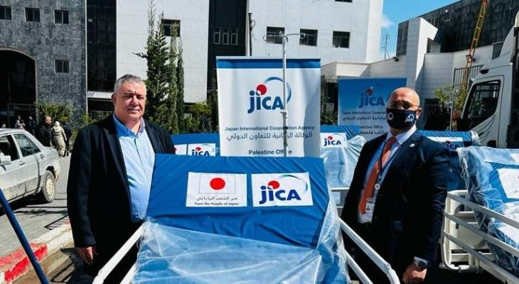 "جايكا" تُسلم 100 سرير طبي لمستشفيات قطاع غزّة