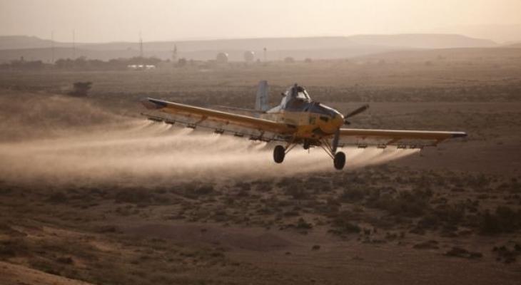 شاهد.. تحطم طائرة إسرائيلية قرب حدود غزة وإصابة الطيار