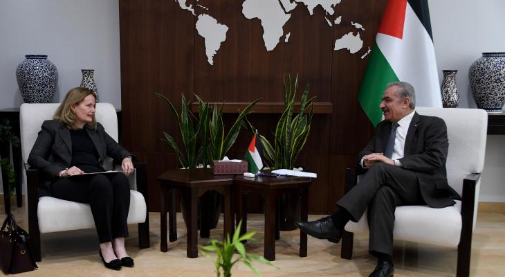 رئيس الوزراء يلتقي مع القنصل البريطاني في رام الله