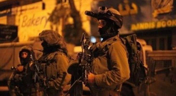نابلس: إصابة شاب جراء اعتداء قوات الاحتلال عليه عند حاجز بيت فوريك