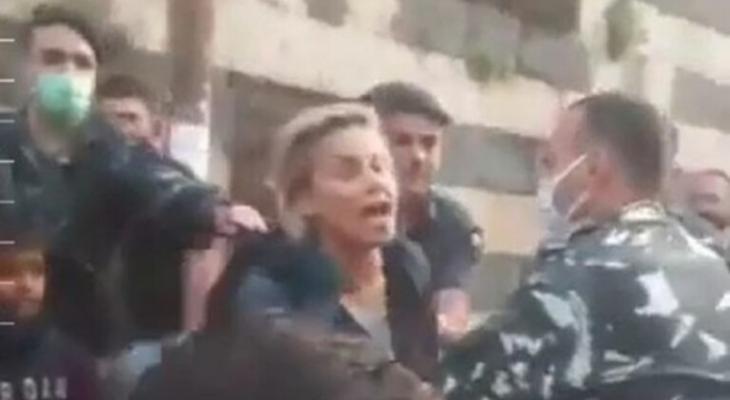 لبنان.. سيدة "غاضبة" تعترض طريق مفتي مدينة طرابلس (فيديو)