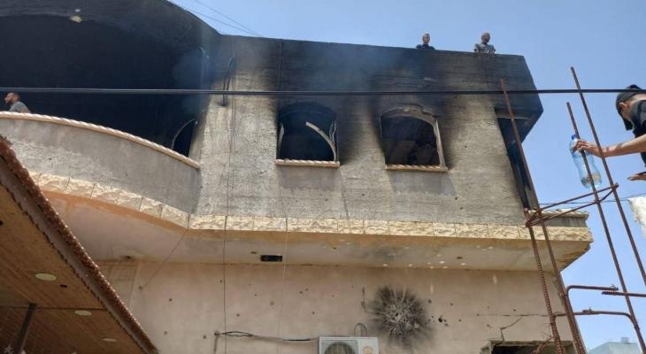منزل المطارد محمود الدبعي عقب استهدافه بالقذائف
