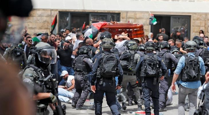 شرطة الاحتلال تقتحم المستشفى الفرنسي بالقدس وتمنع تشييع جثمان الشهيدة أبو عاقلة
