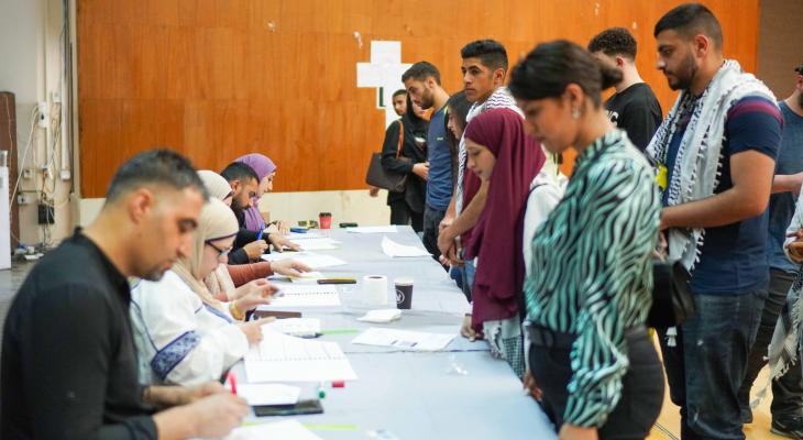 إدارة جامعة بيرزيت تشرع بفرز أوراق الاقتراع لانتخابات مجلس الطلبة للعام 2022