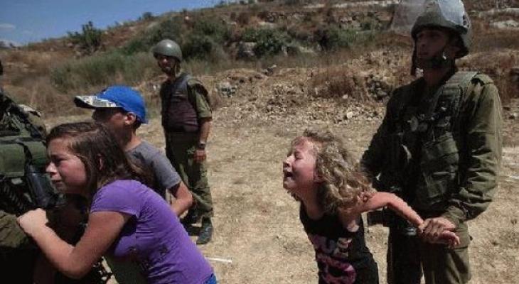 قوات الاحتلال تحتجز طفلة على حاجز أبو الريش قرب الحرم الإبراهيمي