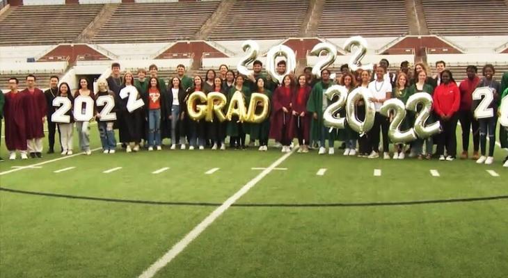 بالفيديو: الولايات المتحدة.. 35 مجموعة من التوائم يتخرجون معا في مدارس تكساس