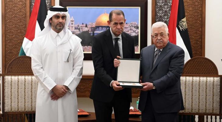 الرئيس عباس يمنح نجمة القدس من وسام القدس