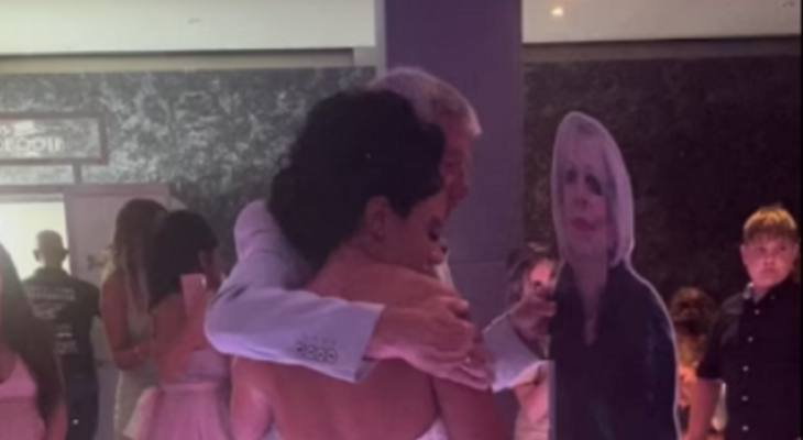 بالفيديو: رقصة مؤثرة لعروس مع مجسم لوالدتها المتوفاة يحصد ملايين المشاهدات على "تيك توك"