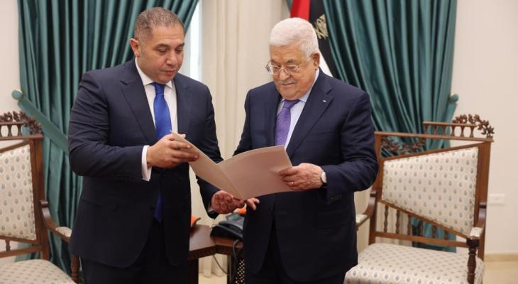 عباس والسفير المصري طارق طايل