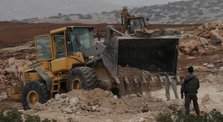 الاحتلال يجرف أراضي المواطنين في أريحا