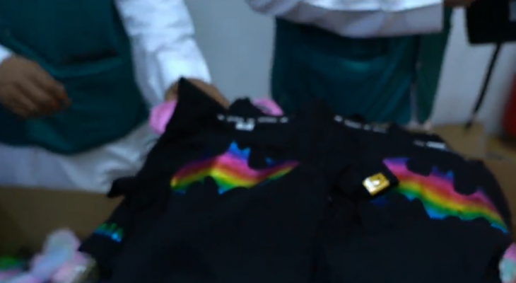 بالفيديو: السلطات السعودية تضبط محلات تبيع ألعابا "تروج للمثلية"