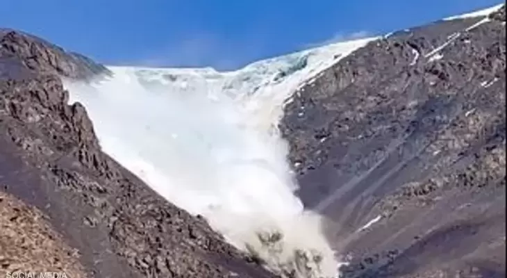 بالفيديو : "الجبال السماوية".. نجوا بأعجوبة من النهر الجليدي