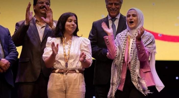 التعليم تتوّج الفائزين بتحدي القراءة العربي على مستوى فلسطين.jpg
