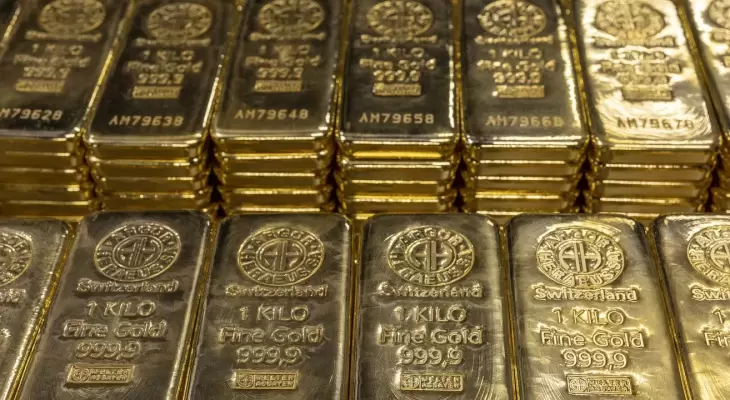 الذهب يتخلى عن مكاسبه بعد صعود الدولار الأميركي