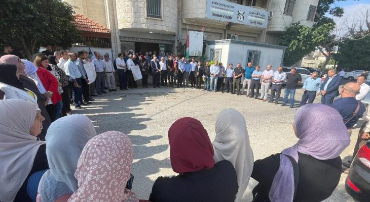وقفة أمام مقر محافظة قلقيلية احتجاجًا على اعتقال محافظ القدس.jpg