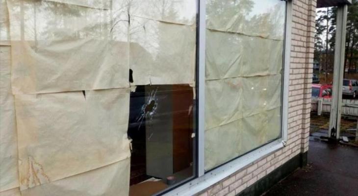 مسجد في السويد يتعرض للرشق بالحجارة.jpg