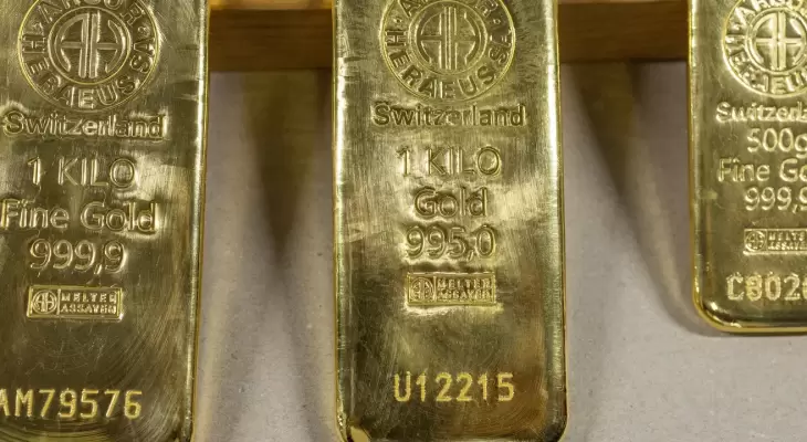 الذهب يخسر 350 دولارا منذ ذروته في مارس