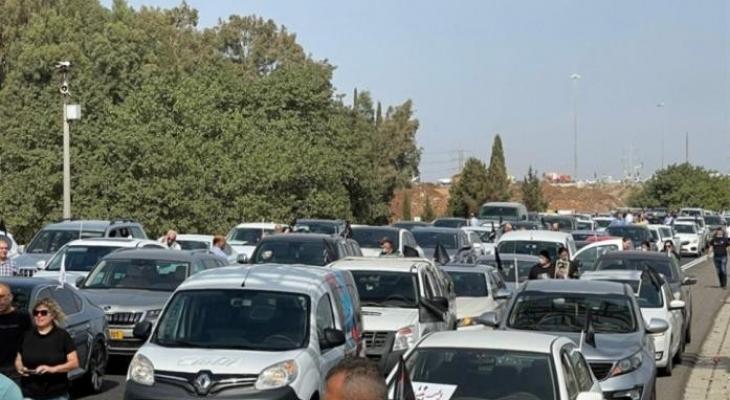 مسيرة مركبات في كفر قرع رفضا للعنف والجريمة