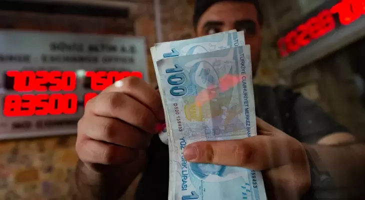 الليرة التركية تهوي لأدنى مستوى على الإطلاق أمام الدولار