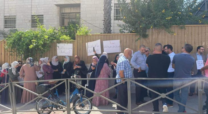 وقفة احتجاجية لأولياء أمور طلبة مدرسة الإيمان في القدس