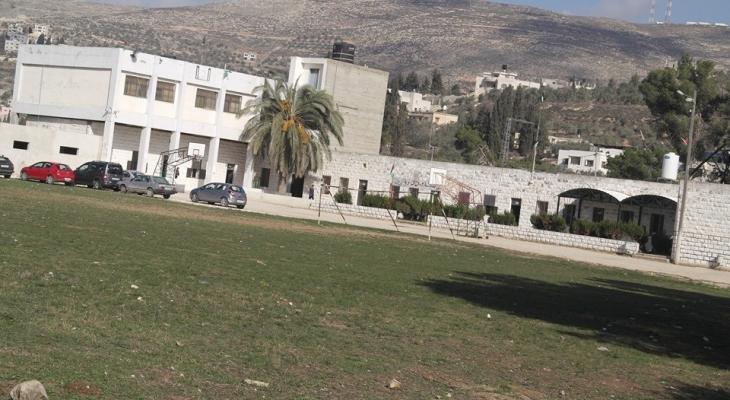 إخلاء مدرسة ثانوية في نابلس عقب استهدافها بقنابل الغاز