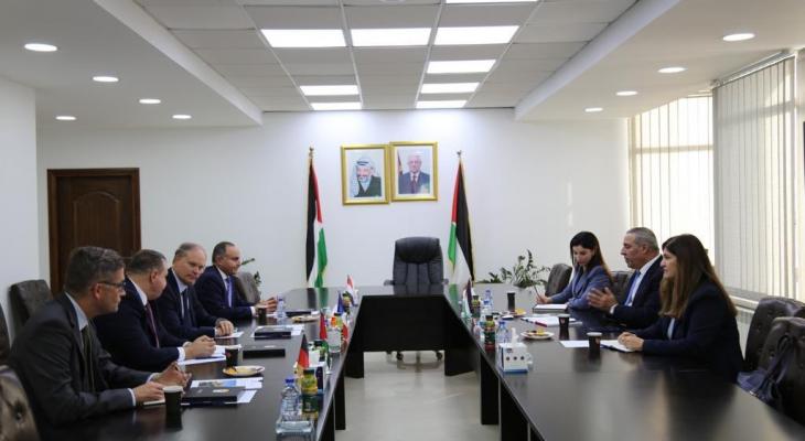 الشيخ مع سفراء مجموعة ميونخ