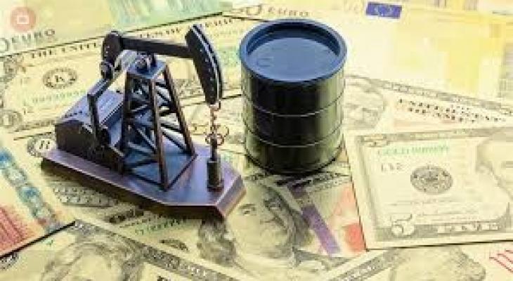 ضعف الدولار يقود النفط للارتفاع رغم مخاوف تباطؤ الطلب