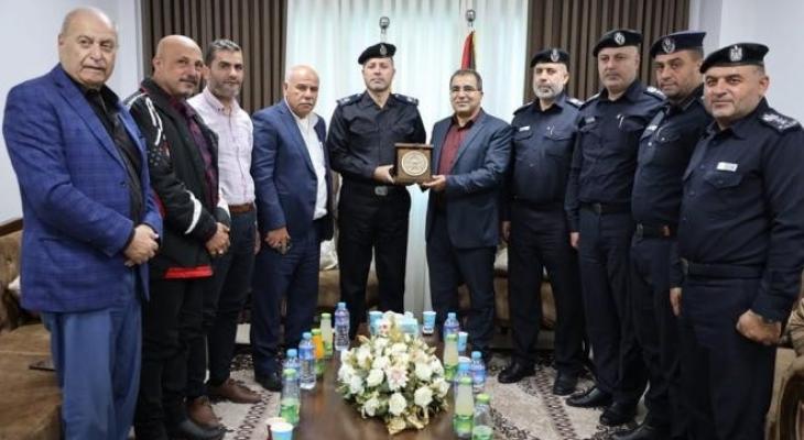 شاهد: مدير عام الشرطة بغزّة يُجري زيارة لمقر اتحاد المقاولين