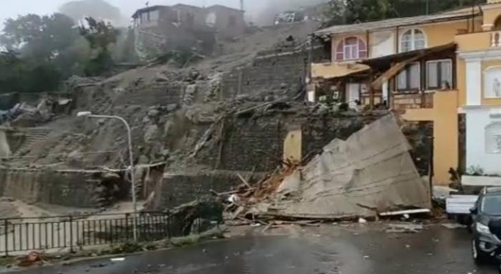 وفاة 8 أشخاص إثر انزلاق تربة على جزيرة إيسكيا الإيطالية