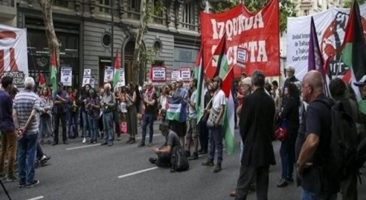 الأرجنتين: مسيرة أمام السفارة "الإسرائيلية" في بوينس آيرس دعمًا للشعب الفلسطيني