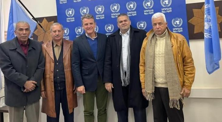 اللجنة المشتركة للاجئين تعقد اجتماعاً مع مدير شؤون الأونروا في غزة.jpg