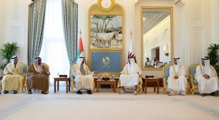 أمير قطر يجتمع مع رئيس الإمارات في الدوحة.jpg
