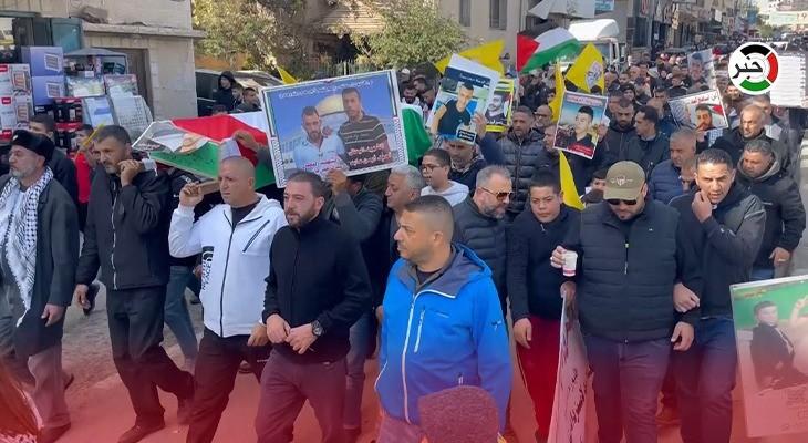 مسيرة حاشدة في رام الله للمطالبة باسترداد جثمان ناصر أبو حميد وبقية الشهداء