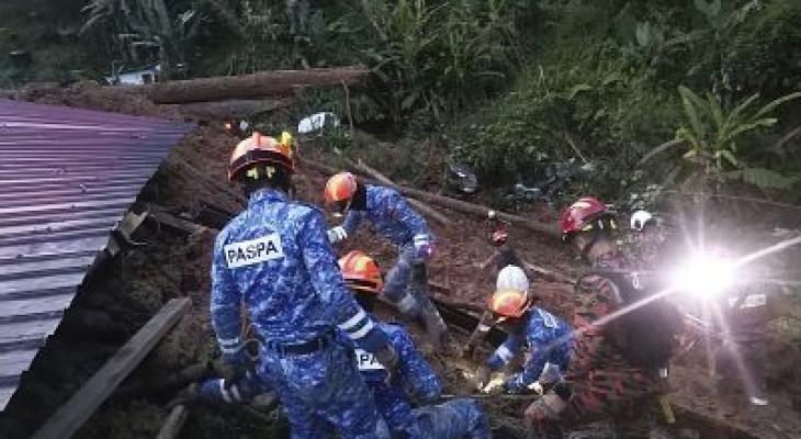 مصرع 8 أشخاص وفقدان آخرين إثر انهيار أرضي في ماليزيا