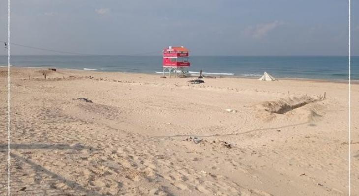 بلدية غزّة تبدأ بإنشاء ملعب رياضي على شاطئ البحر