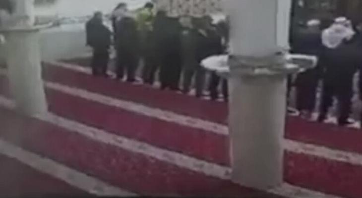 تداول مقطع فيديو يوثق لحظة وفاة أردني أثناء الصلاة في المسجد (فيديو)