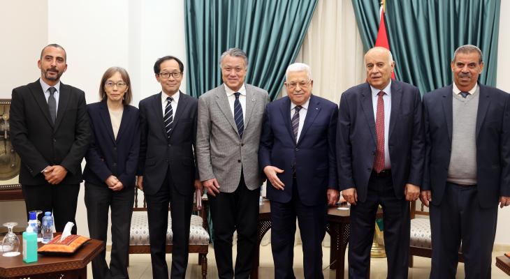 الرئيس عباس يستقبل رئيس الاتحاد الياباني لكرة القدم