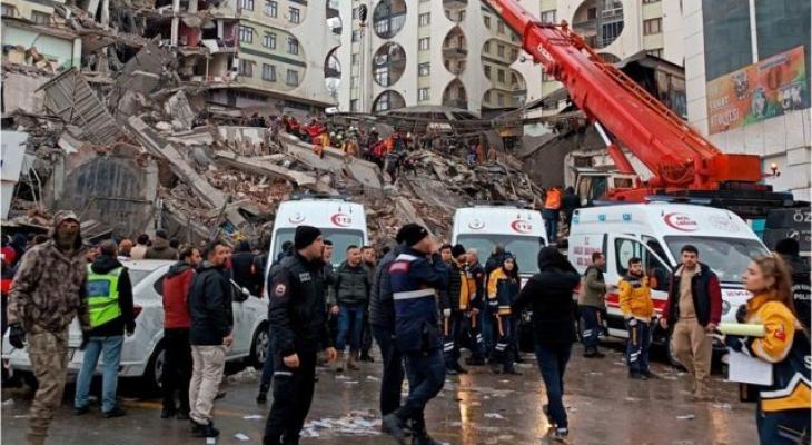 ارتفاع حصيلة الوفيات والإصابات نتيجة زلزال مدمّر ضرب تركيا وسوريا