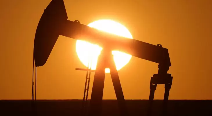 النفط يواصل الهبوط وسط مخاوف رفع الفائدة الأميركية