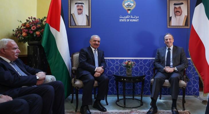 اشتية يبحث مع وزير خارجية الكويت تعزيز الجهود لملء الفراغ السياسي.jpg