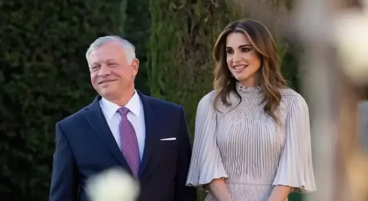 الملكة رانيا تخطف الأنظار في حفل زفاف ابنتها بفستان من ديور