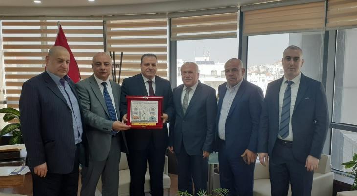 وفد من اتحاد وجمعية رجال الأعمال يلتقي السفير الأردني لدى دولة فلسطين عصام البدور